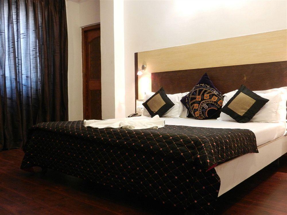 Itsy Hotels Banana Boutique Варанаси Екстериор снимка