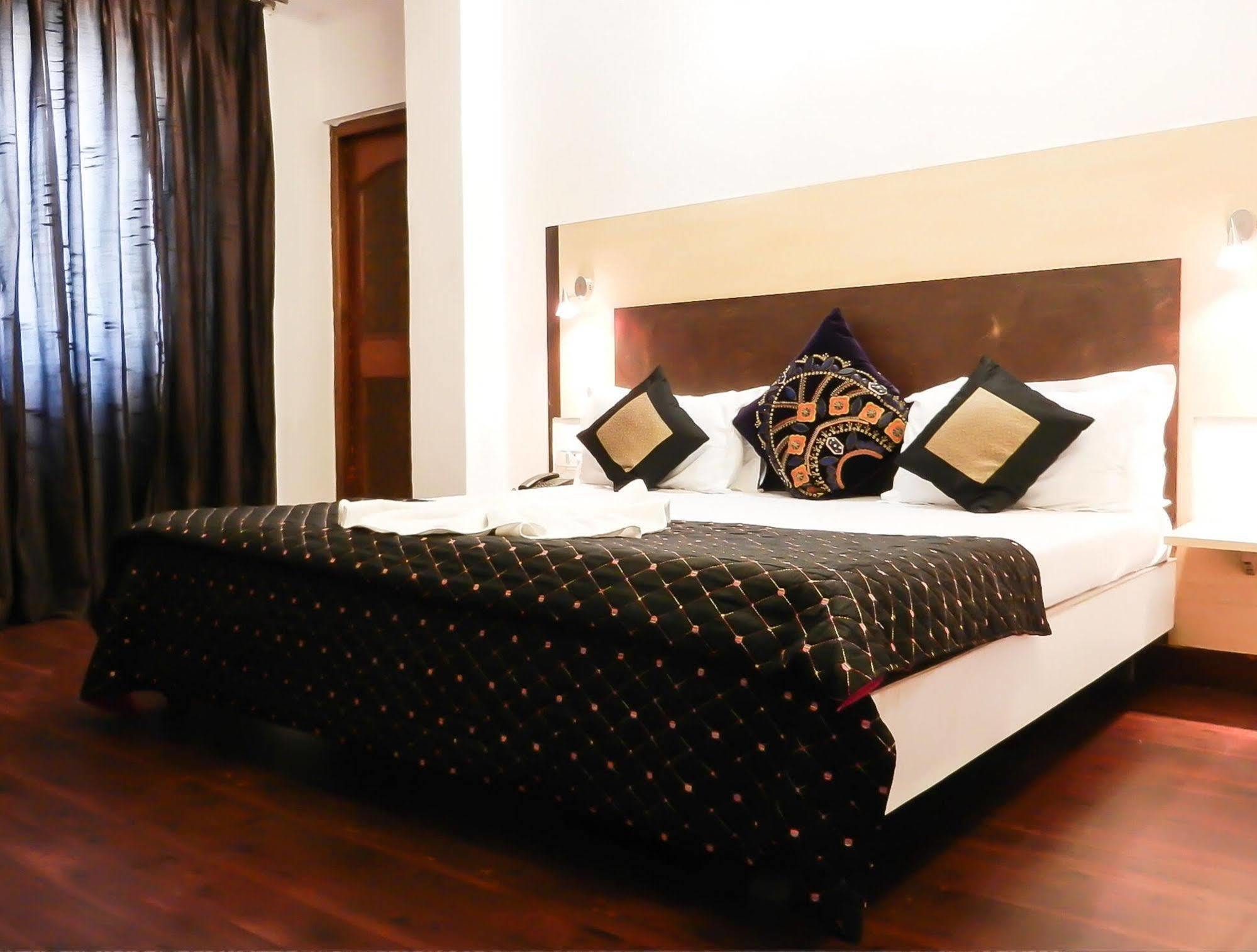 Itsy Hotels Banana Boutique Варанаси Екстериор снимка