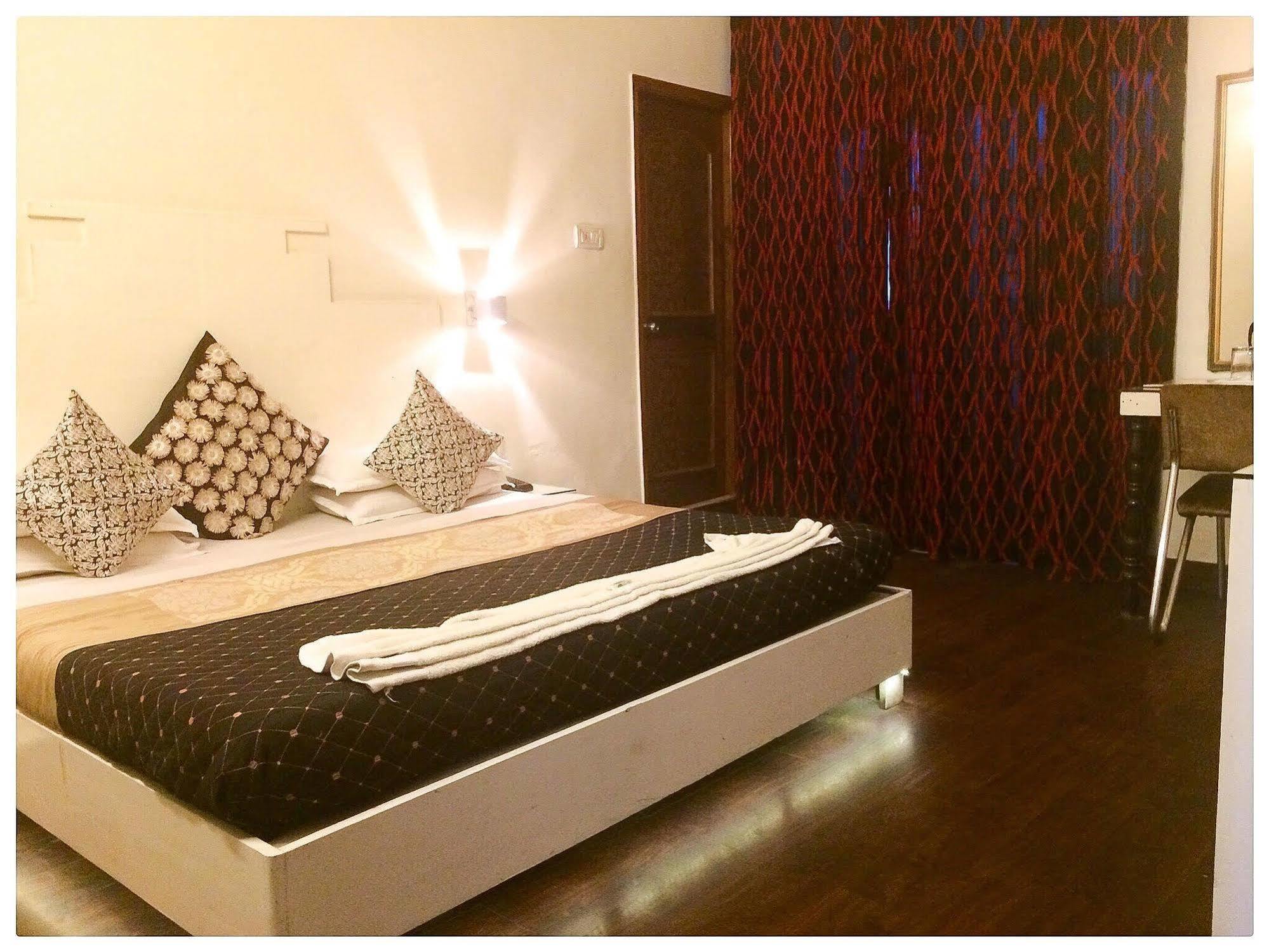 Itsy Hotels Banana Boutique Варанаси Екстериор снимка