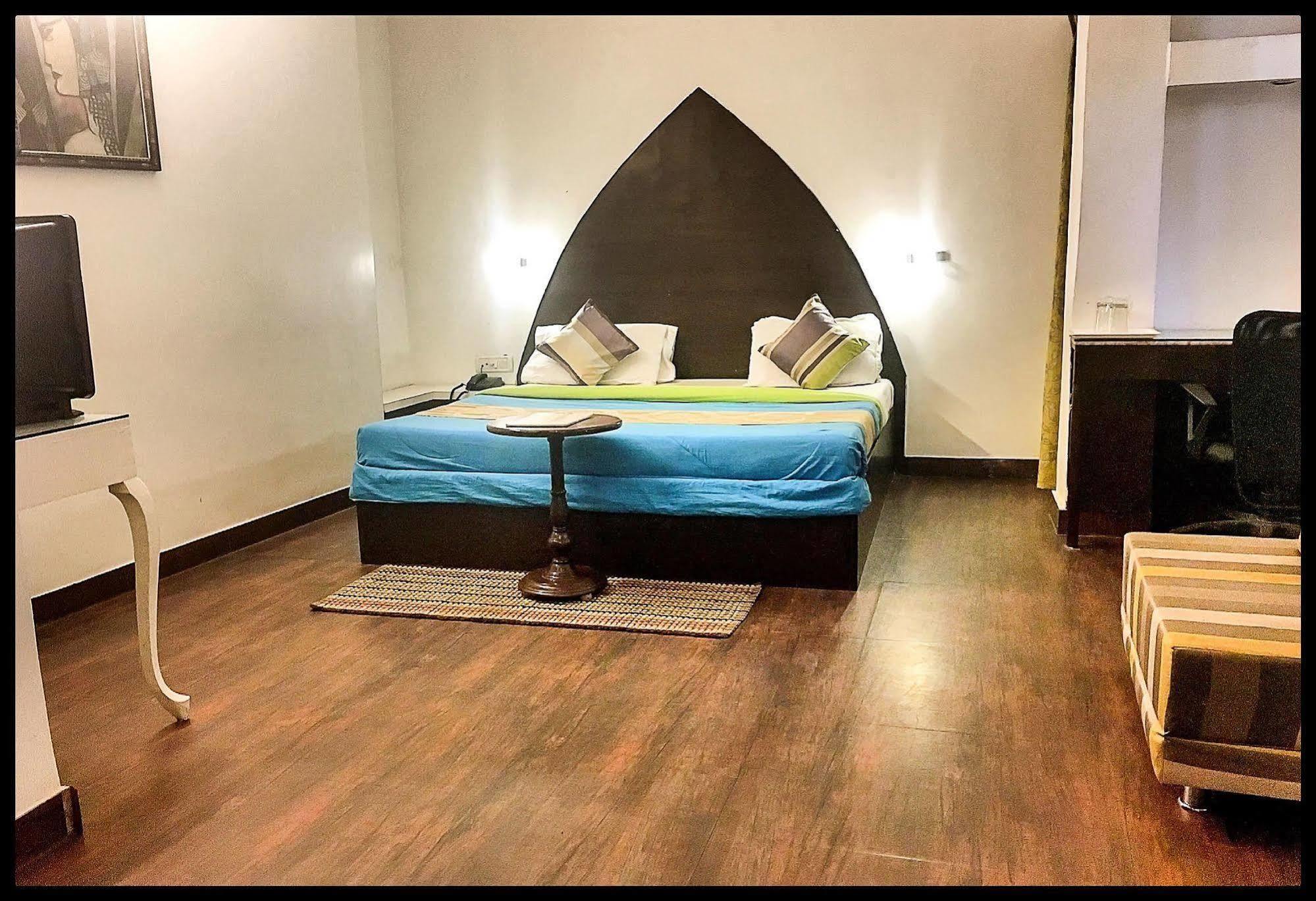 Itsy Hotels Banana Boutique Варанаси Екстериор снимка