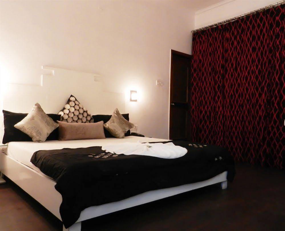 Itsy Hotels Banana Boutique Варанаси Екстериор снимка